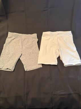 EUC- Cat & Jack Toddler Girl Bike Shorts 2-Pack - Gray & White - Size 4/5